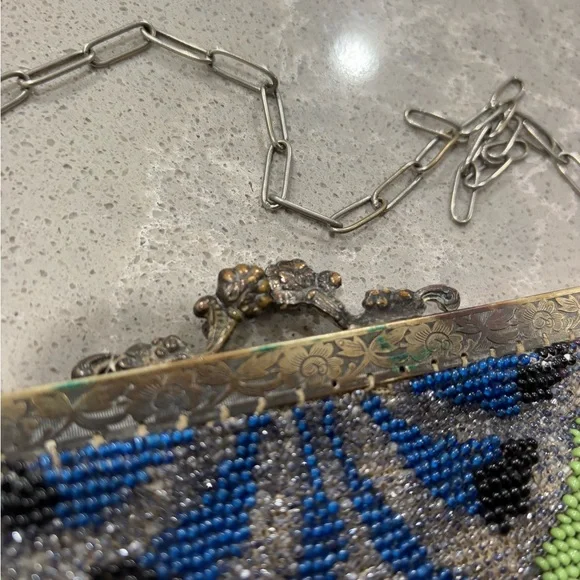 Vintage Beaded Art Deco 1920’s Clip Purse with Chain - Picture 5 of 15